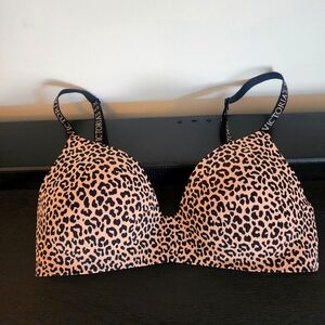 Victoria's Secret Leopard Print T-Shirt Bra Size 34D New No Tags